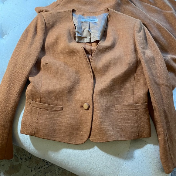 LUI CHANTANT WOOL SUIT…A RARE FIND - Picture 11 of 12